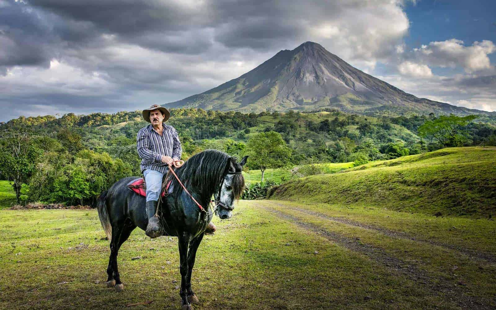 Costa Rica Blue River and Volcanoes Tour