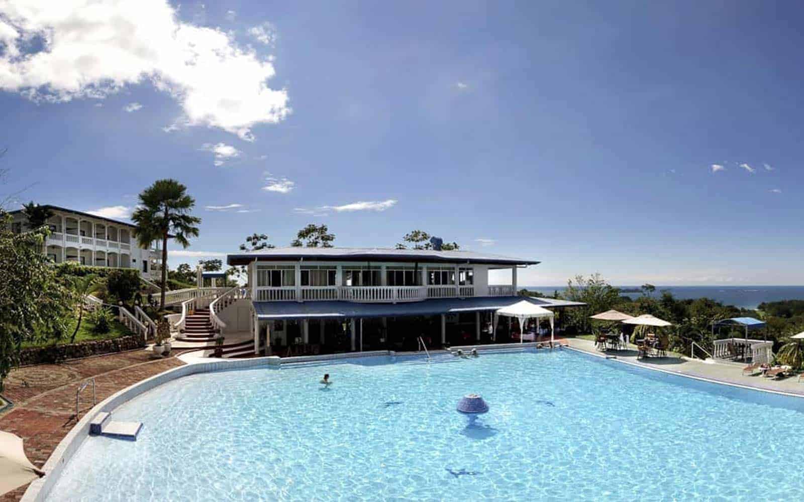 Cristal Ballena Hotel