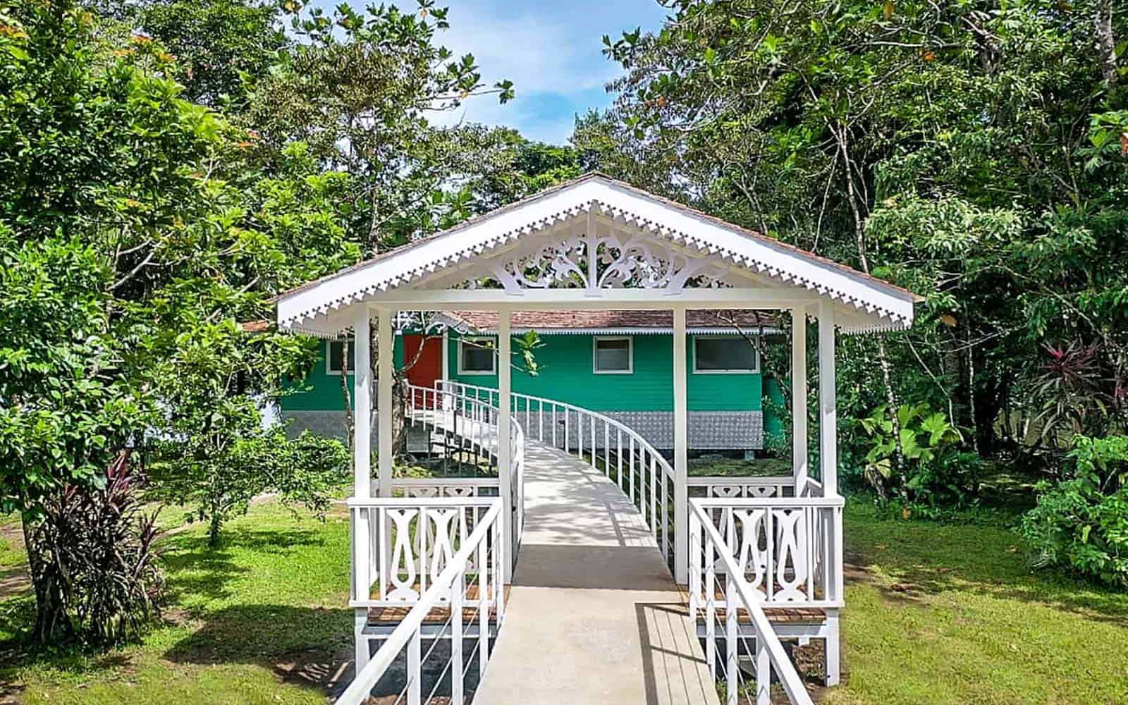 Tortuga Lodge